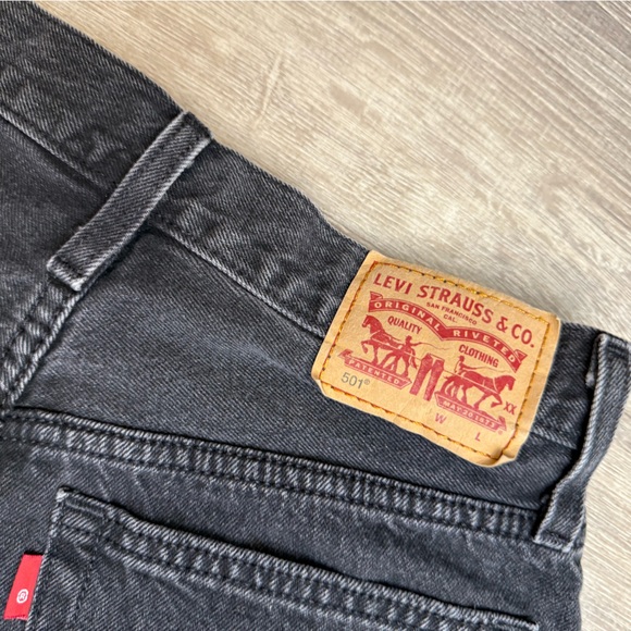 Levis 501 Shorts Size 24 - Picture 3 of 9